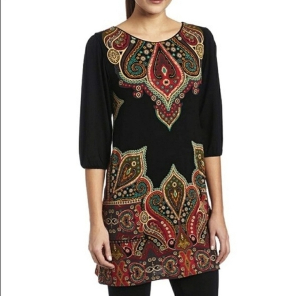 #944 Cha Cha Vente Black Tunic With Bold Print sz M